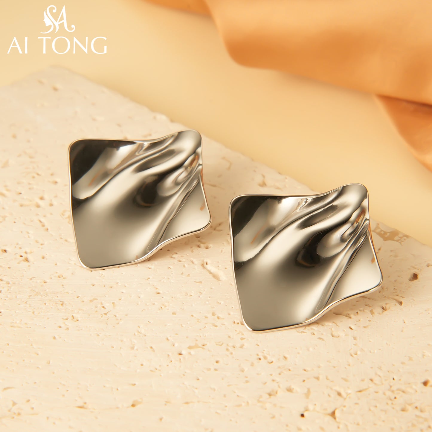 Decoration Design Pleated Light Luxury High-grade Ear Earrings
