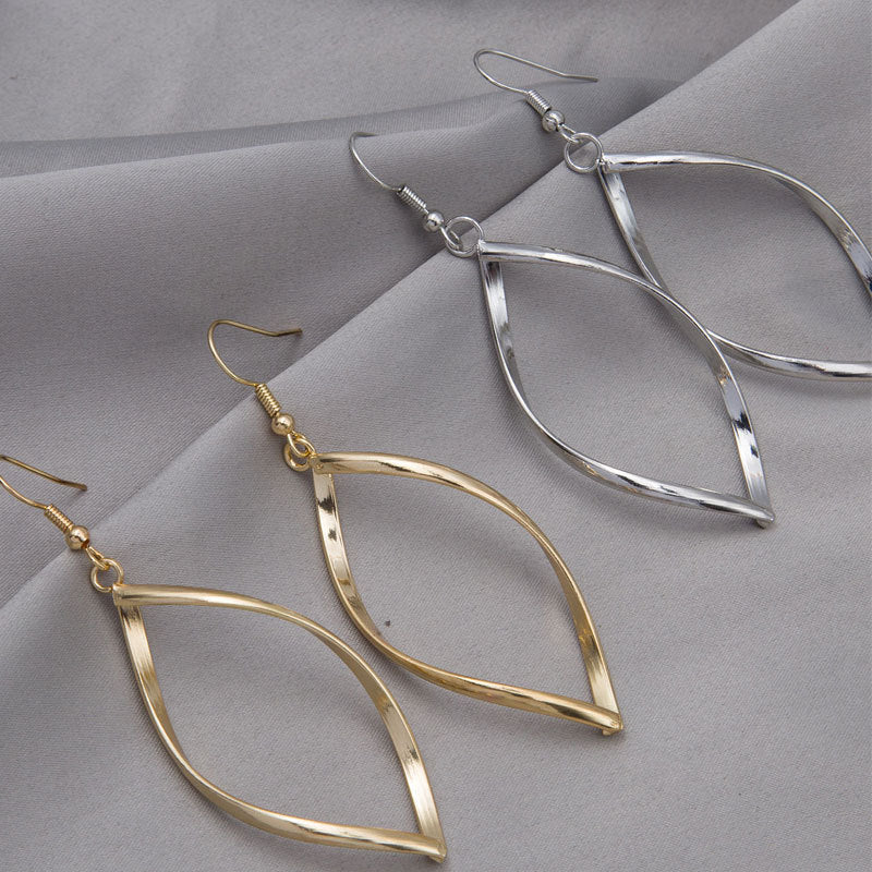 Fashion Twisted Diamond Exaggerated Personalized Premium Ear Hook