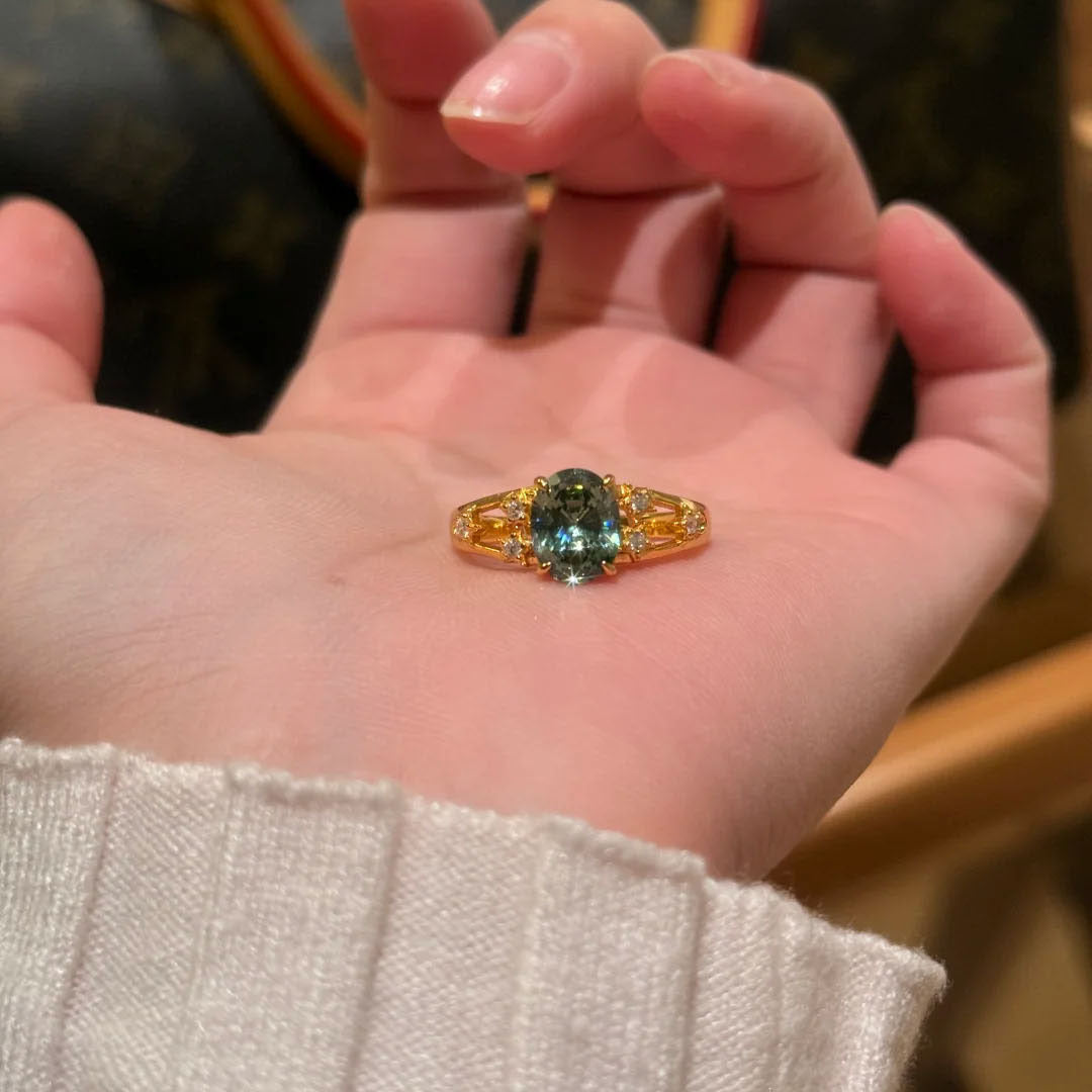 Elegant Light Luxury Minority Fashion Blue Diamond Exquisite Personality Ring