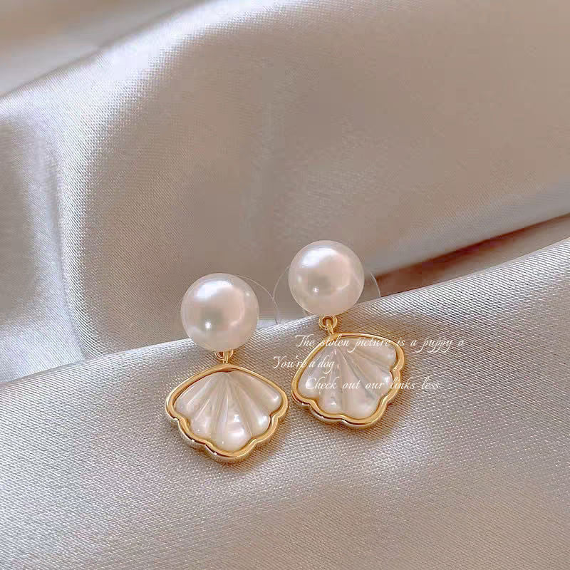 Women's Pearl Elegant High-grade White Ear Clip Earrings