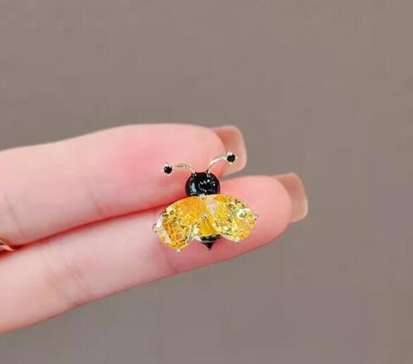Temperament Safety Pin Add Beauty Value Light Brooches