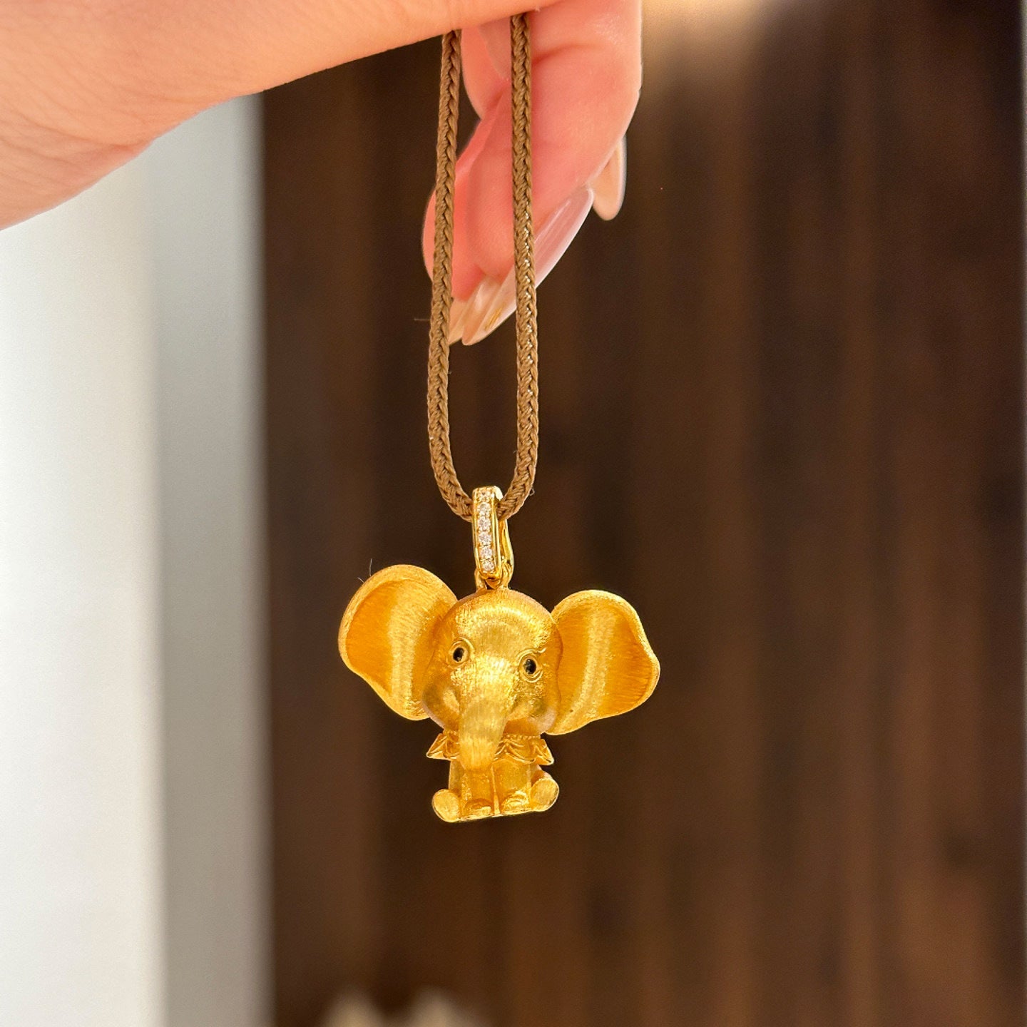 Bib Brushed Elephant Light Luxury High-grade Retro Necklace