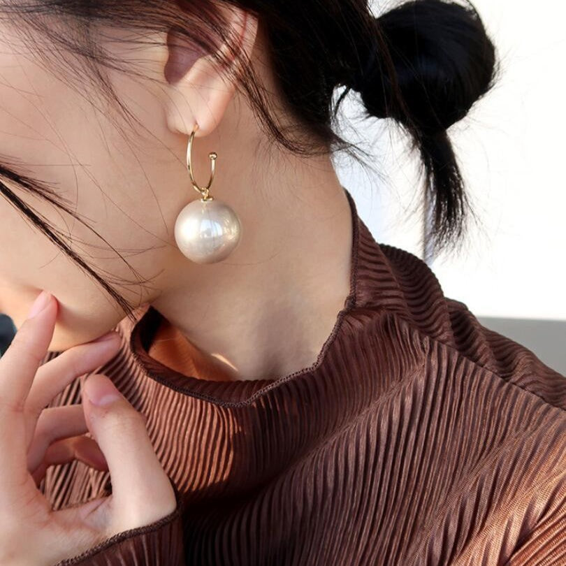 Women's Temperament Wild Type Ear Eardrop Fashionable Earrings