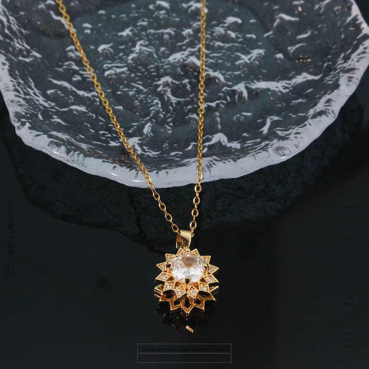 Flower Titanium Steel Design Fresh Rotating Decompression Clavicle Necklace