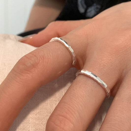 Women's Sier Irregular Carven Design Cut Fashion Simple Glossy Hammered Ring