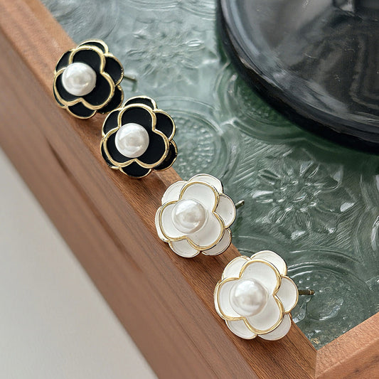 Women's Light Luxury Pearl French Retro High Stud Earrings