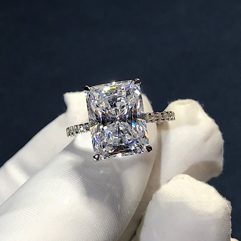 Classic Women's Zircon Shipment Plum Blossom Ring