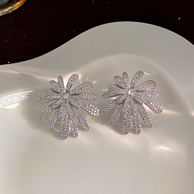 Women's Sier Needle Flower Color Zircon Mori Sweet Fashion Earrings