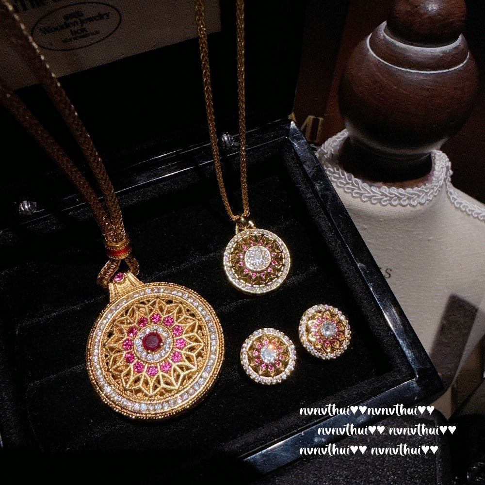 Ancient Golden Carved Rose Window Chain Necklaces