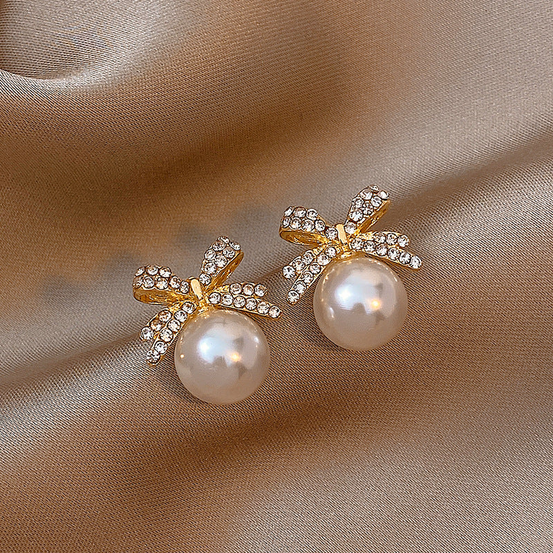 Women's Pearl Elegant High-grade White Ear Clip Earrings