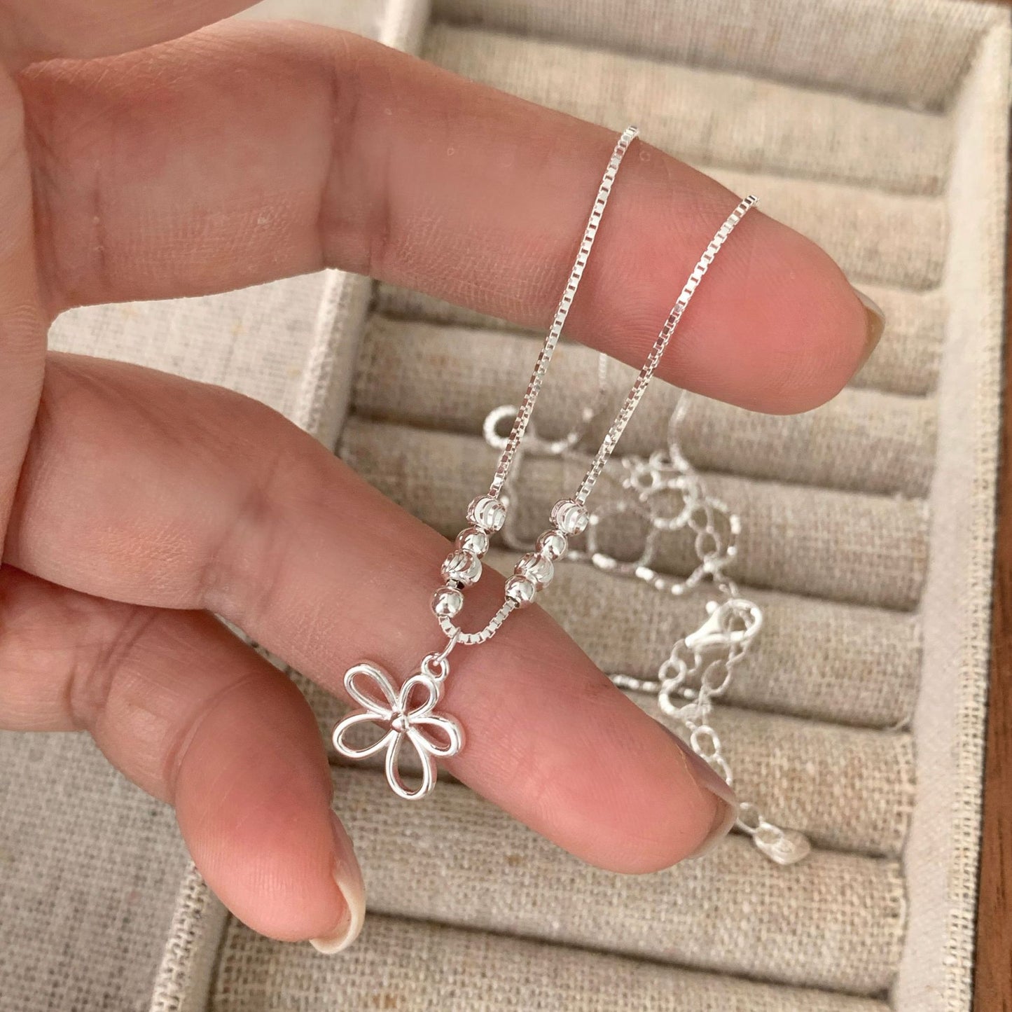Women's Sterling Sier Hollow Flower Mild Luxury Retro High-grade Design Necklace