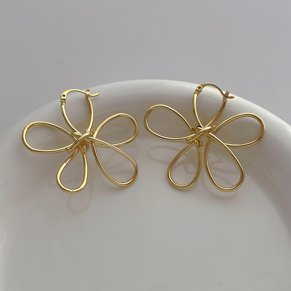 Retro Minimalist Metal Lines Flower Ear Fashion Sense Design Earrings