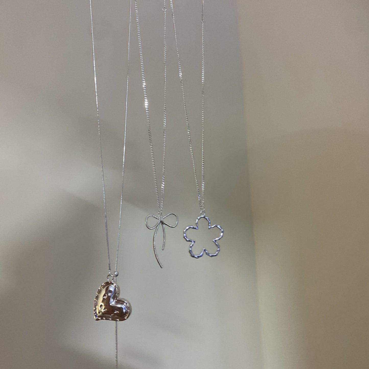 Women's Hollow Flower Light Luxury Temperament Niche High-grade Necklaces