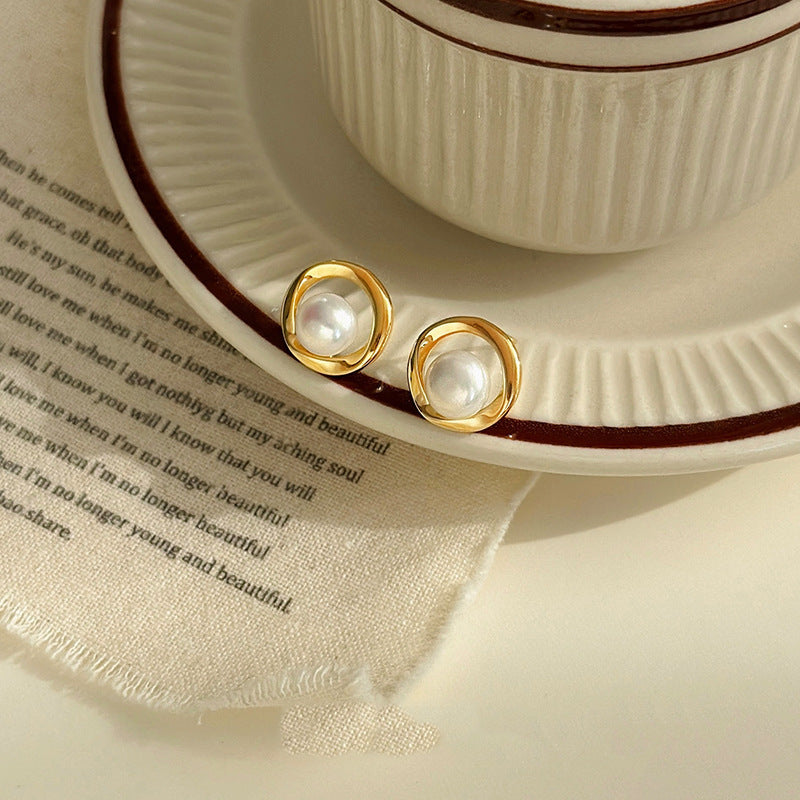 Fashion High-grade Zircon Pearl Niche Retro Earrings