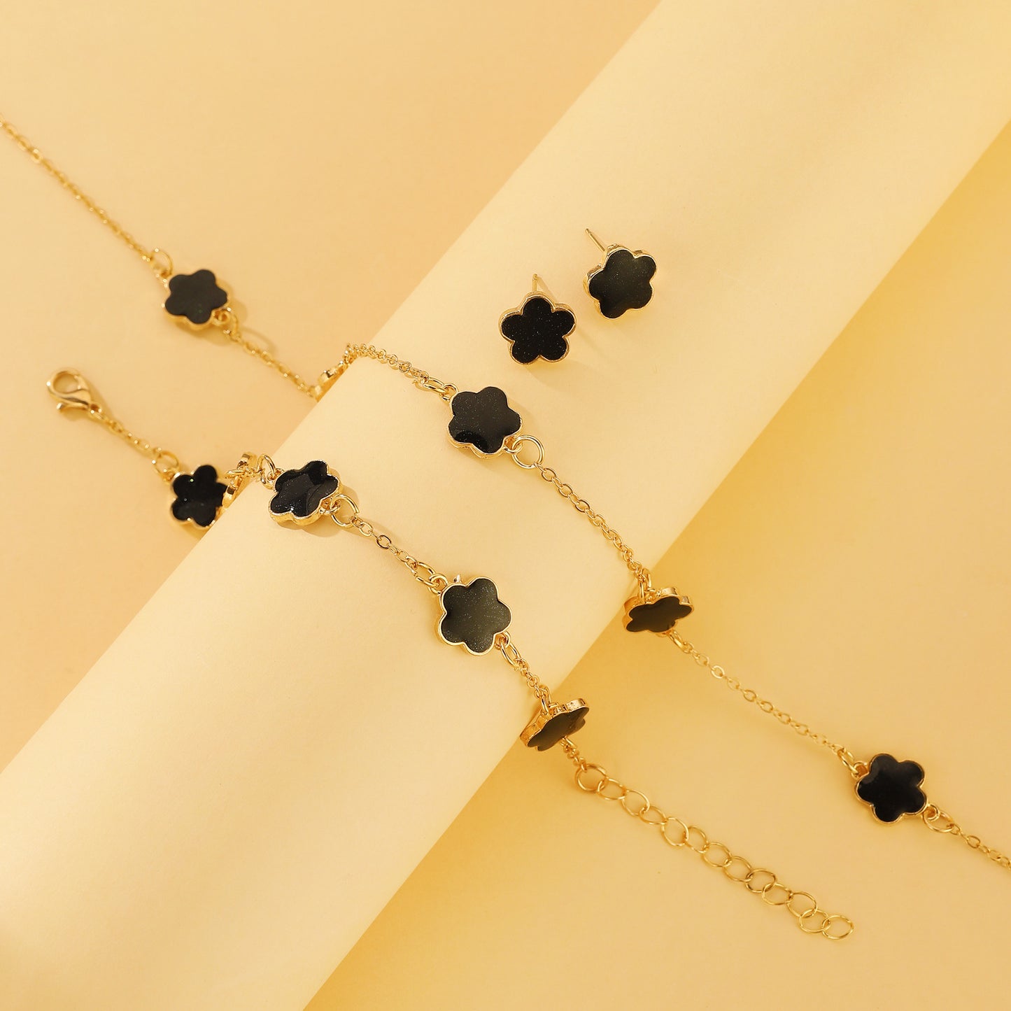 Women's Parthenocissus Grass Ear Elegant Clover Five Bracelets