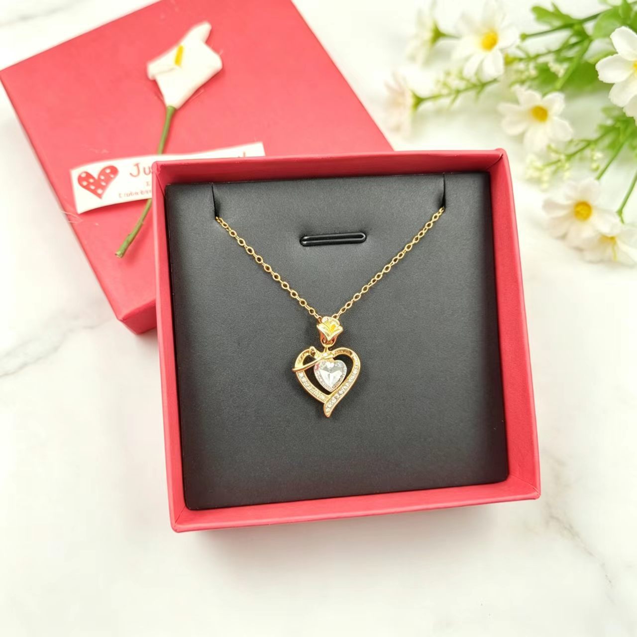 Love Rose Niche High-grade Clavicle Chain Simple Fashion Elegant Necklace