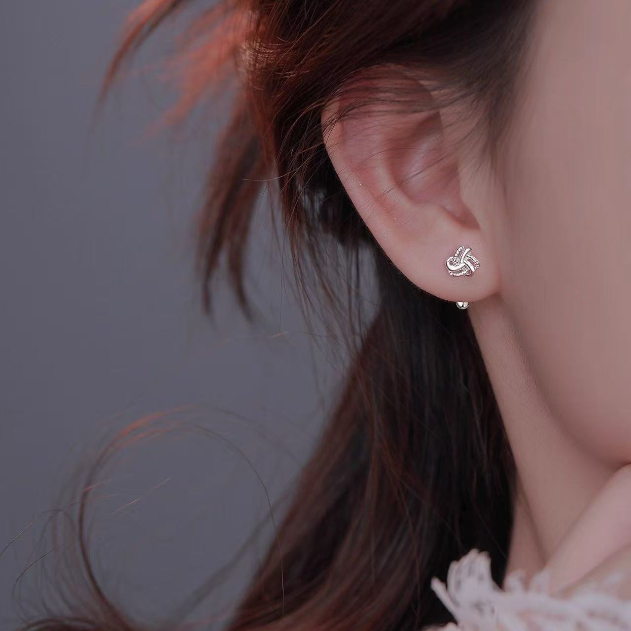 Women's Winding Ear Ball Screw Simple Advanced Everyday Joker Unique Stud Earrings