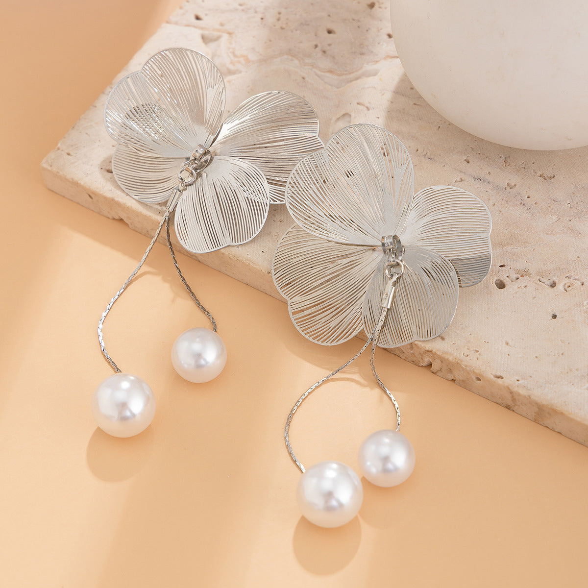 Texture Three-dimensional Ginkgo Leaf Flower Sweet Earrings