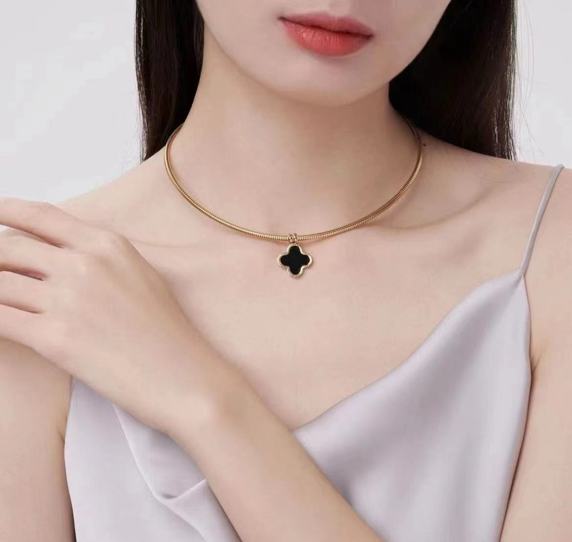Women's Titanium Steel Simple Elegant Metal Light Column Collar