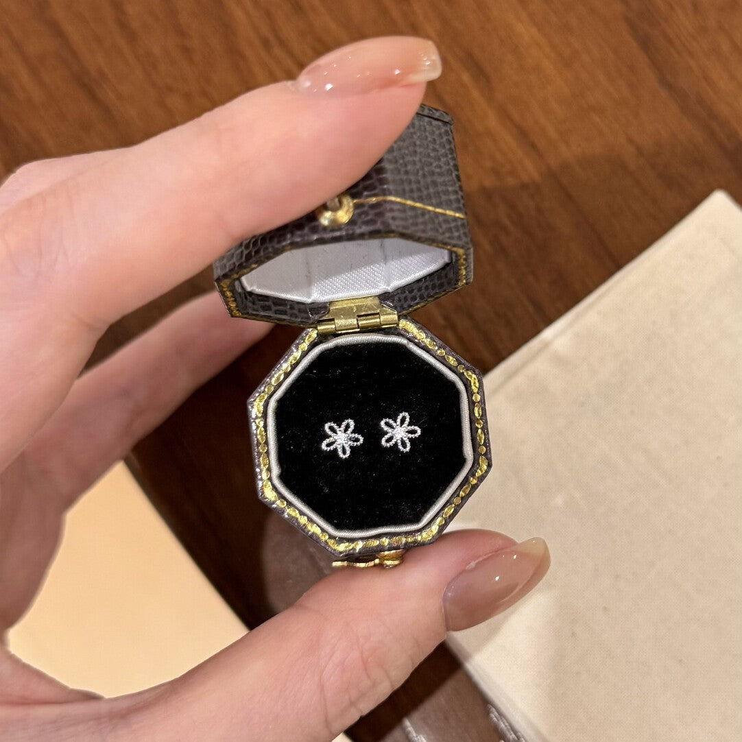 Light Luxury Little Screw Female French Retro Rings