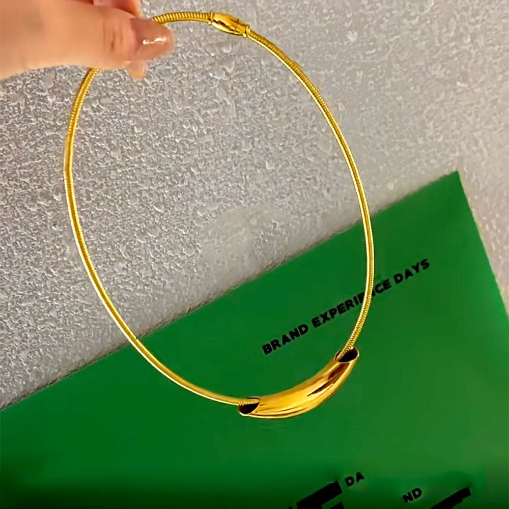 Women's Titanium Steel Simple Elegant Metal Light Column Collar