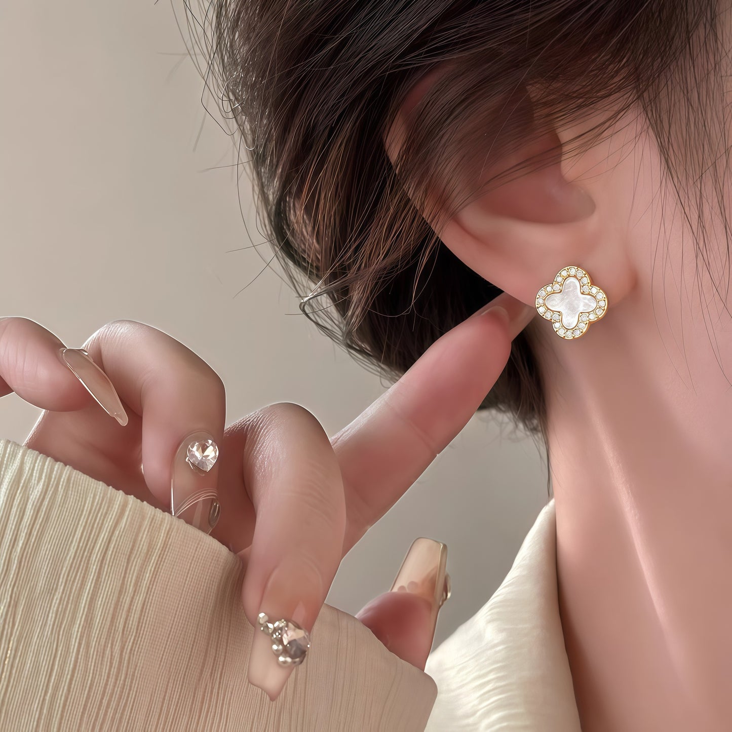 Women's Sier Needle Lucky Four-leaf Clover Light Stud Earrings