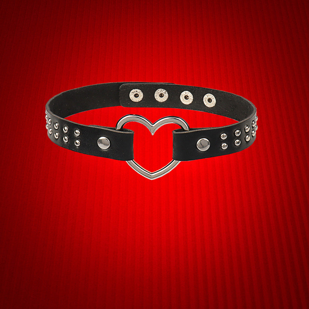 Women's Heart-shaped Peach Heart Vintage Rivet Inlaid Collar