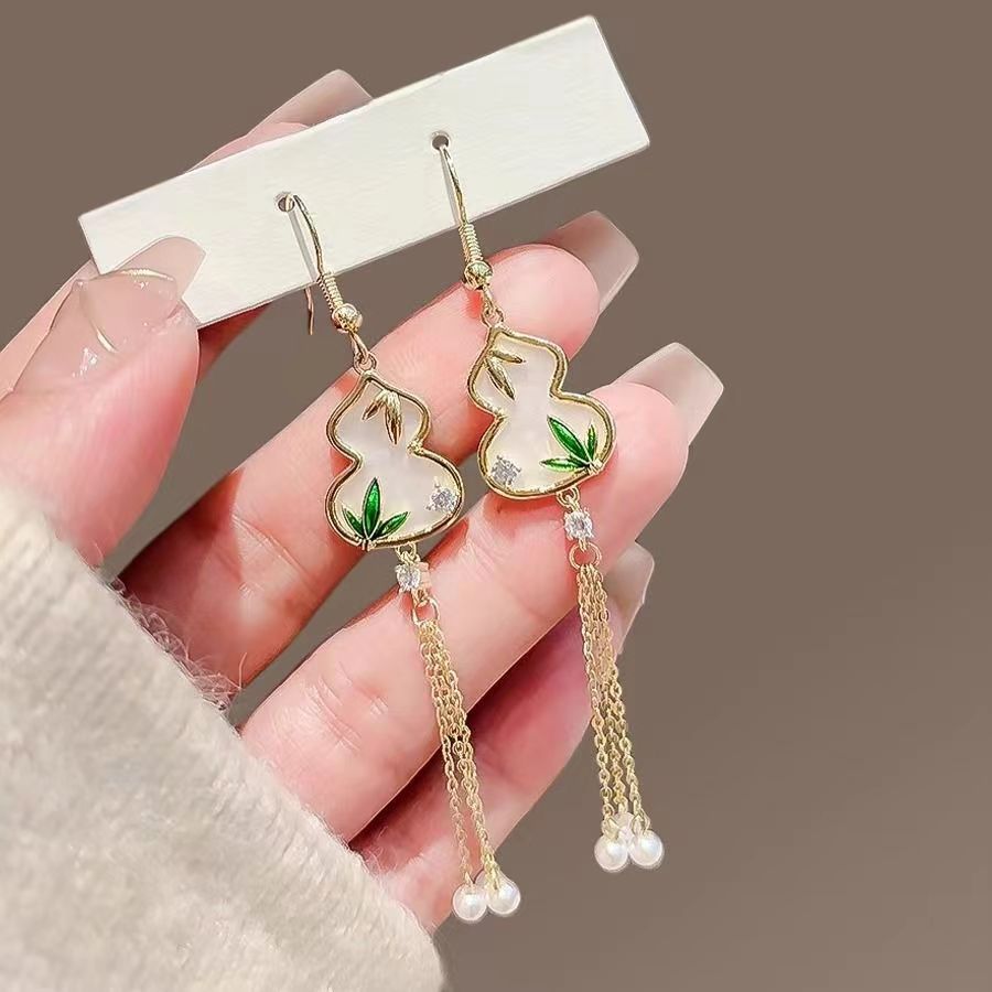 Women's Chinese Style Bamboo Leaf Gourd Ancient Tassel Ear Hook