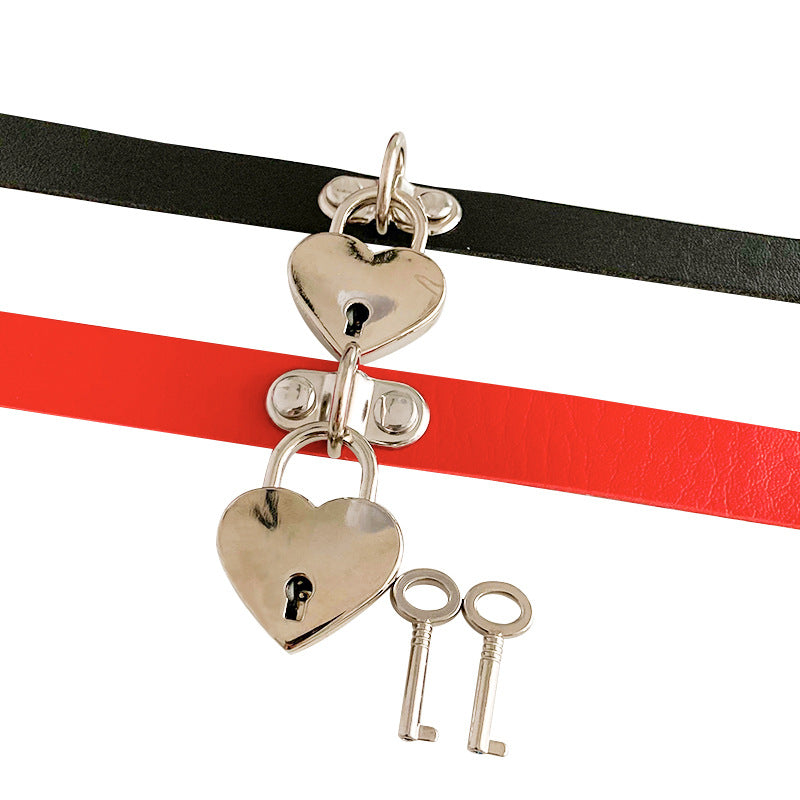 Exaggerated Peach Heart With Key Clavicle Chain Collar