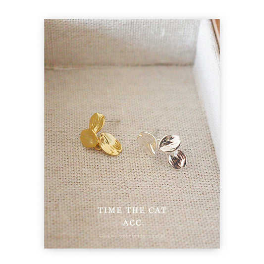 Women's French Retro Small Leaf Texture Gold Metal Niche Earrings
