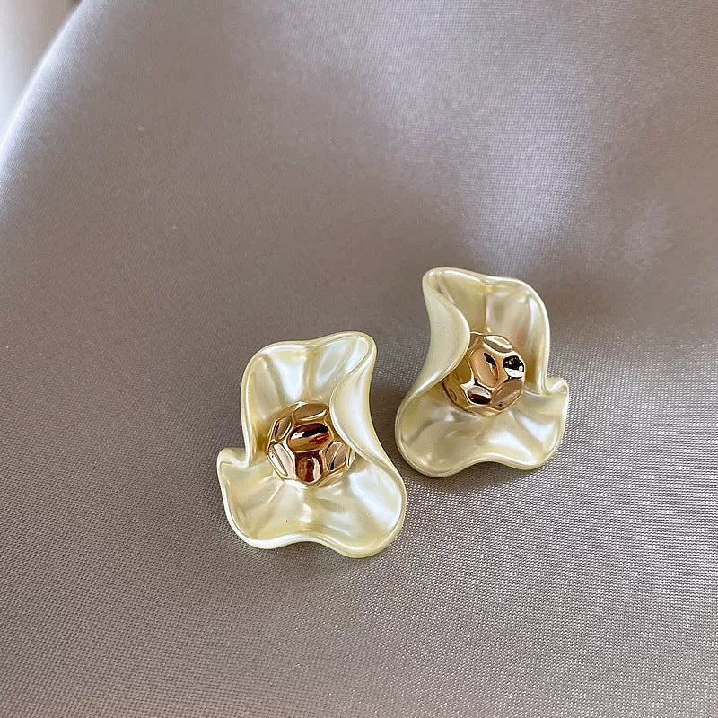 Women's Retro Affordable Luxury Gold High-grade Pearl Earrings