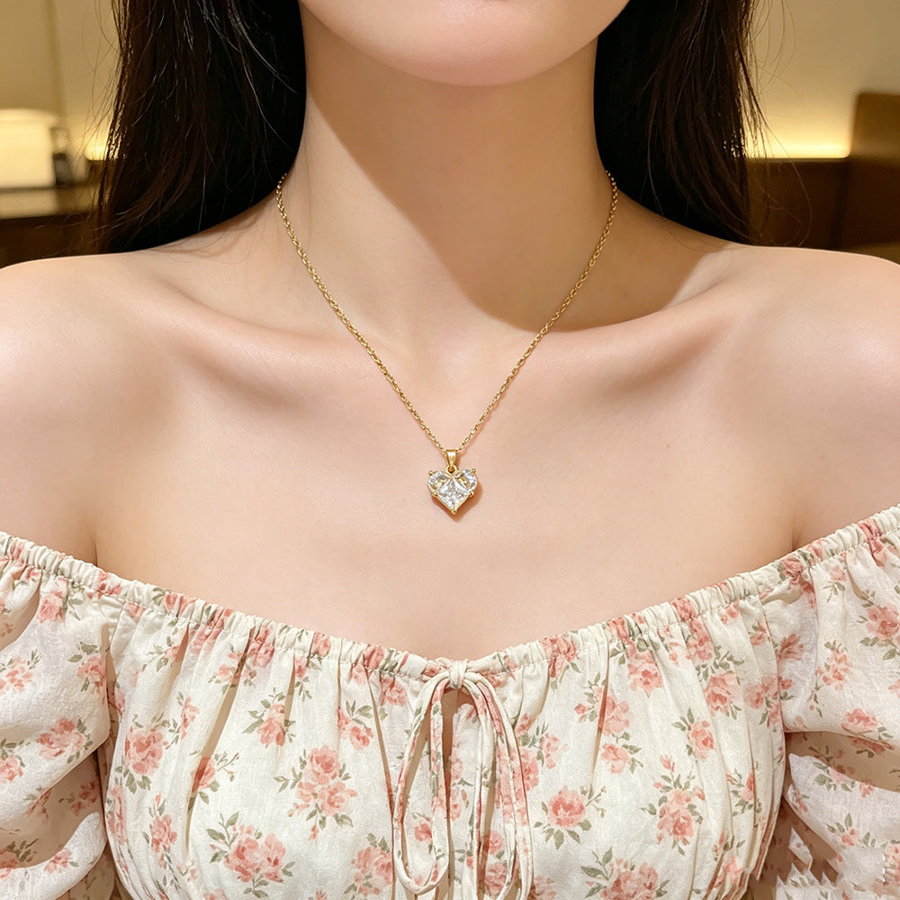 Women's Love Titanium Steel Fashion Exquisite Peach Heart Clavicle Chain Special Necklaces