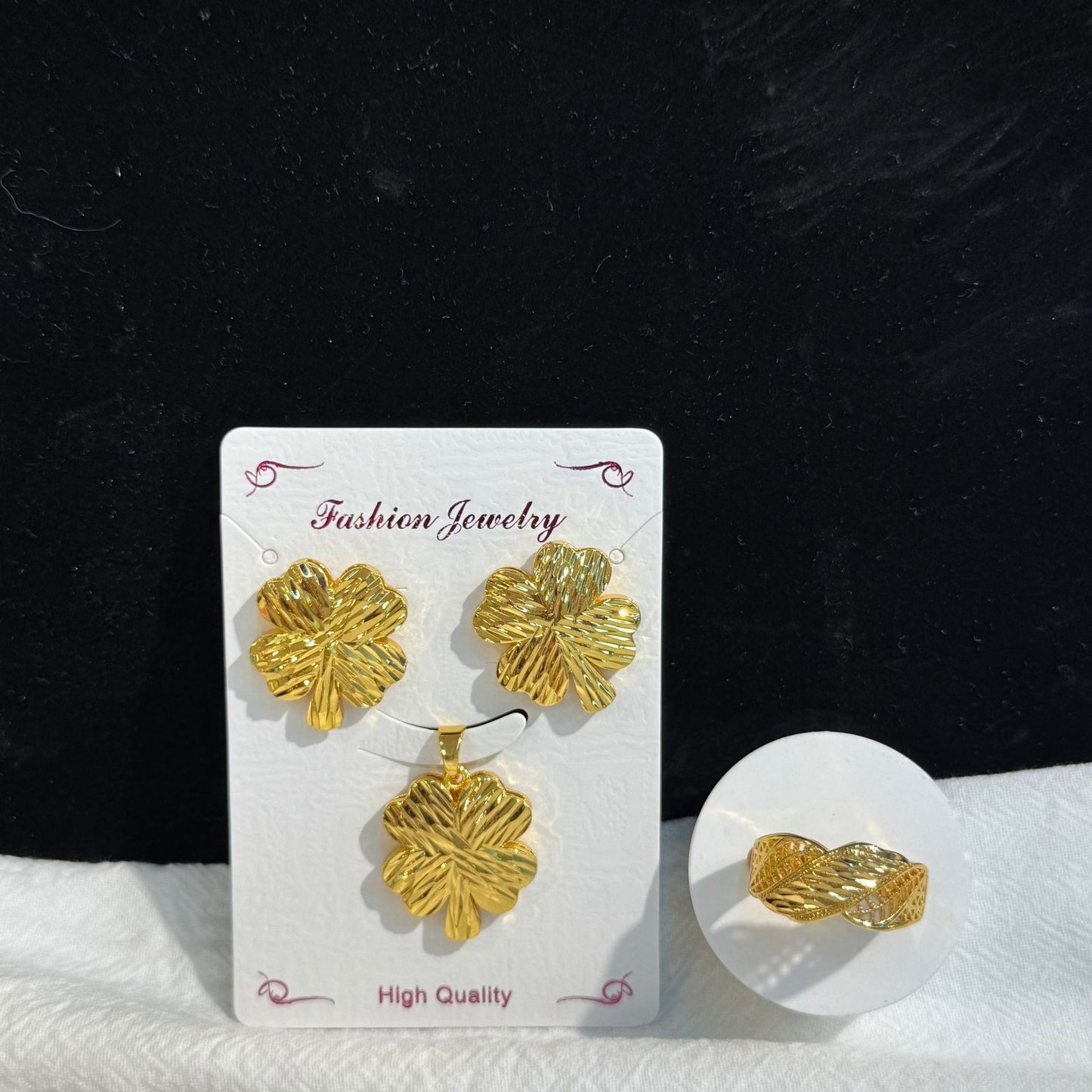 Gilding Hollow Pattern Niche Design Disc Pendants
