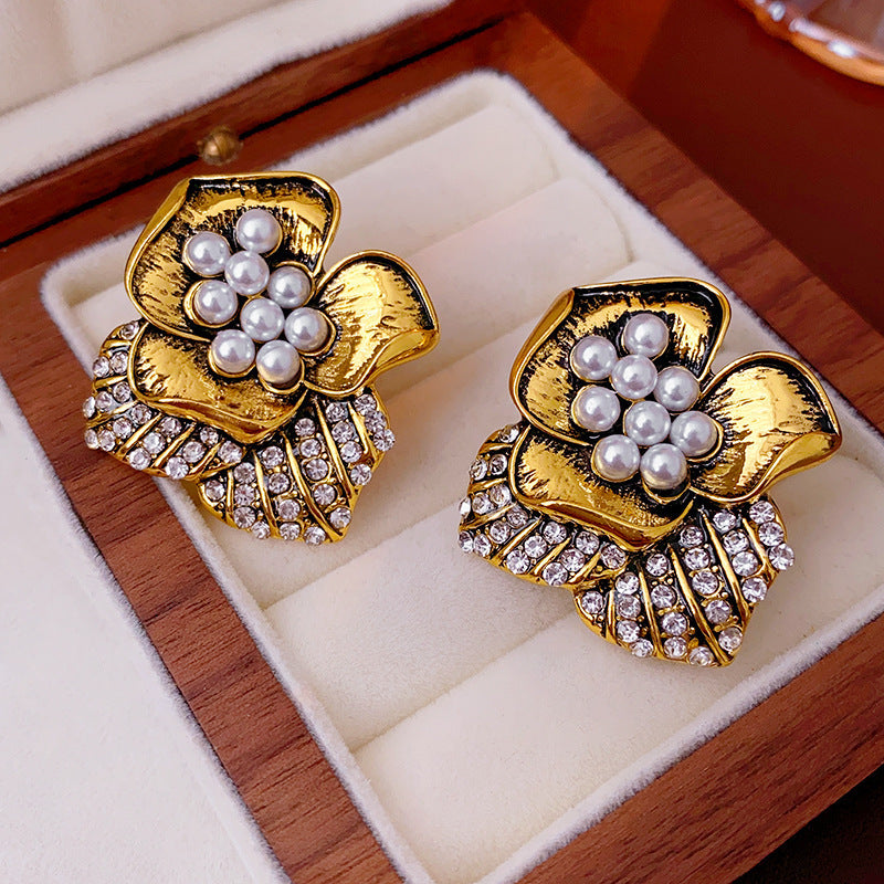 Women's Light Luxury High-grade Retro Easy Matching Earrings