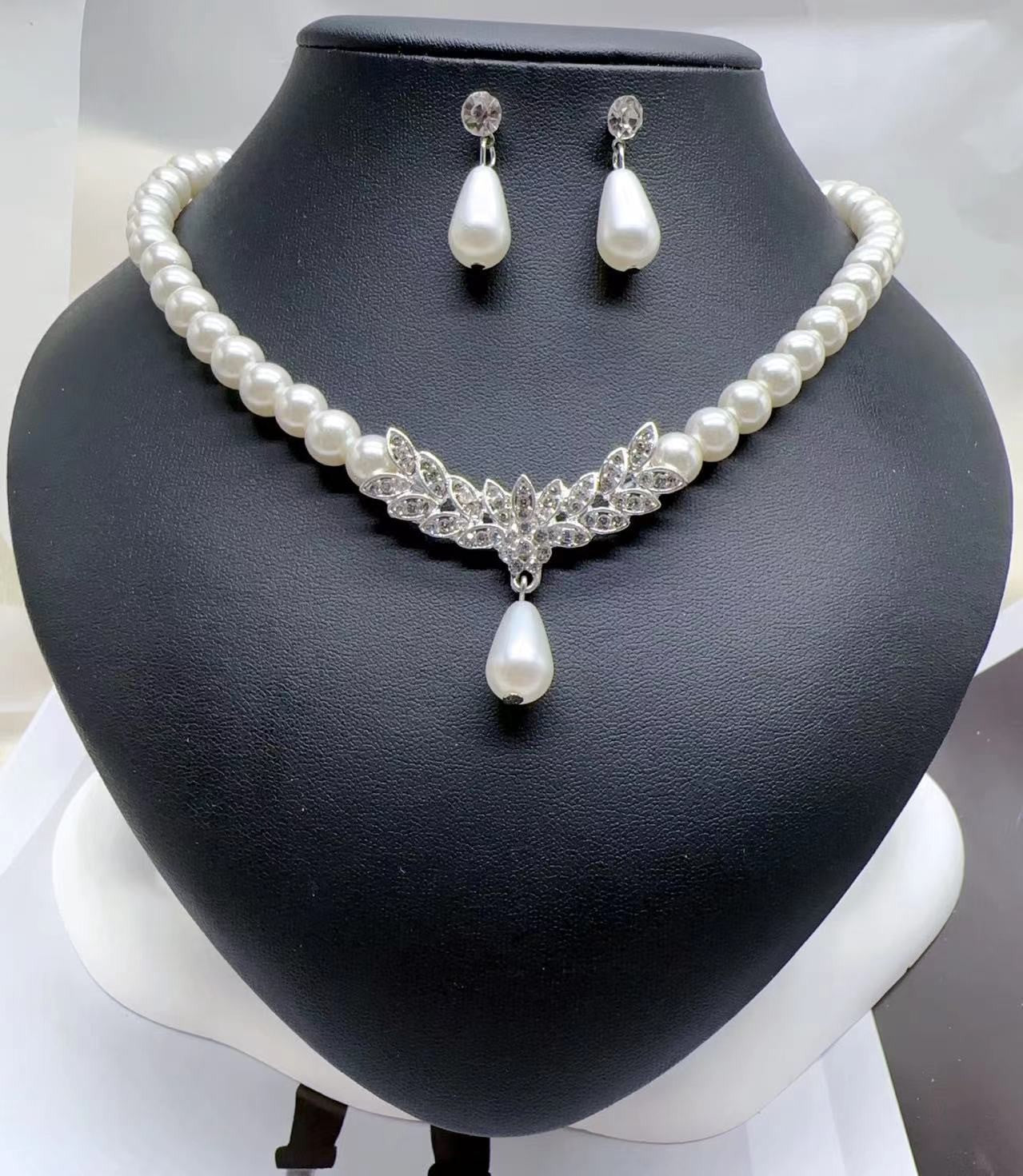 Pearl Jewelry Suit Diamond Rose Hollow Necklaces