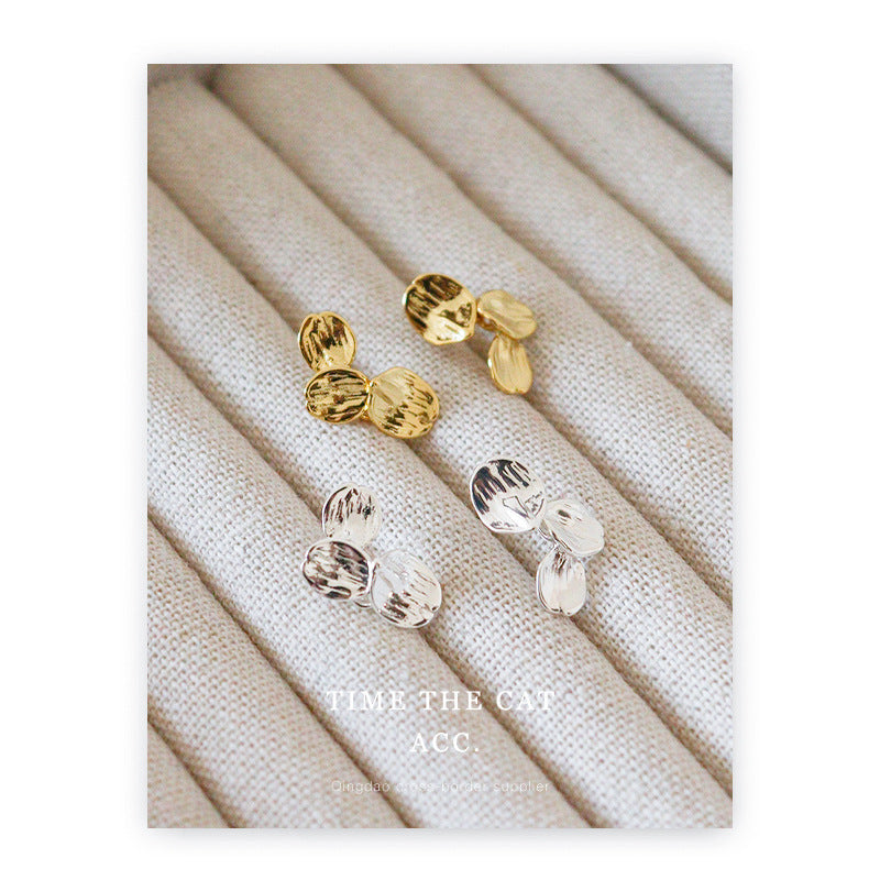 Women's French Retro Small Leaf Texture Gold Metal Niche Earrings