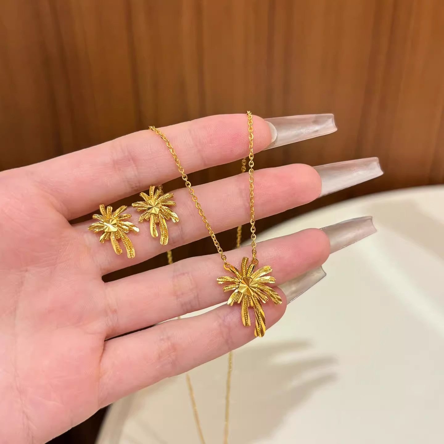 Women's Super Flash Gold Fireworks Advanced Light Luxury Necklace
