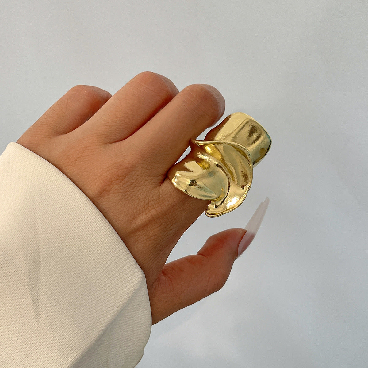 Wavy Pleated Glossy Hug Female Personality Light Rings