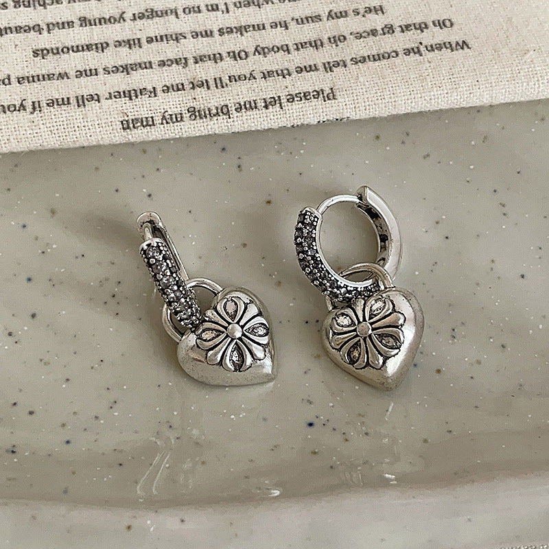 Women's Retro Distressed Flower-de-luce Heart Unique Personality Minority Fashion Trendy Commuting Earrings