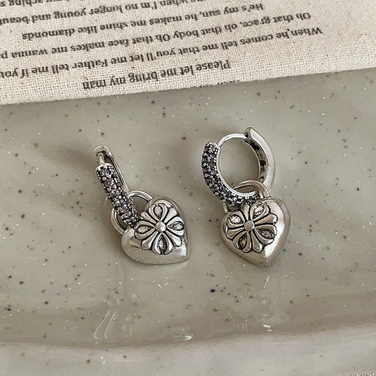 Women's Retro Distressed Flower-de-luce Heart Unique Personality Minority Fashion Trendy Commuting Earrings