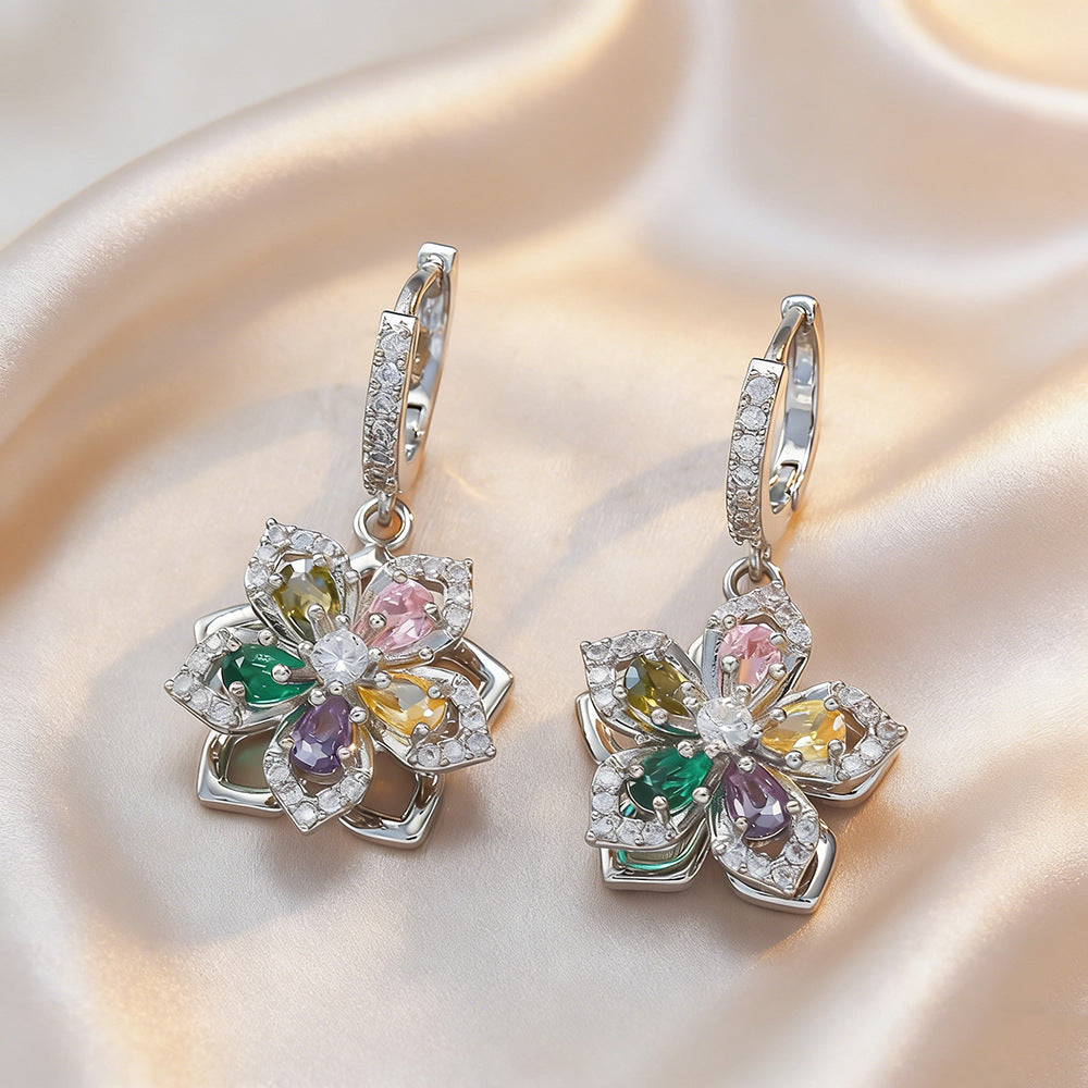 Women's Zircon Light Luxury High-grade Rotating Flower Fashion Titanium Steel Clavicle Necklaces