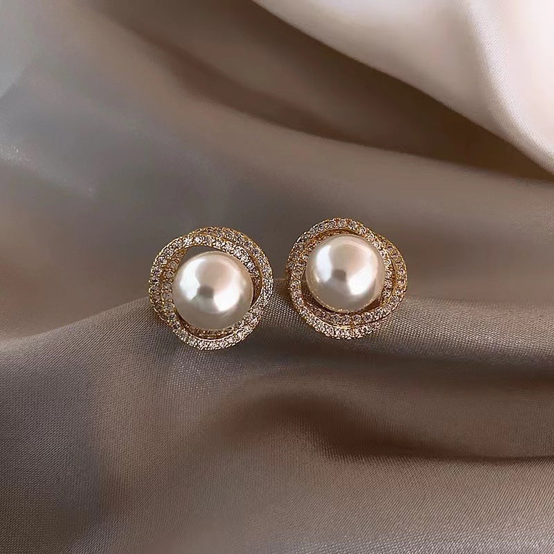 Women's Retro Affordable Luxury Gold High-grade Pearl Earrings