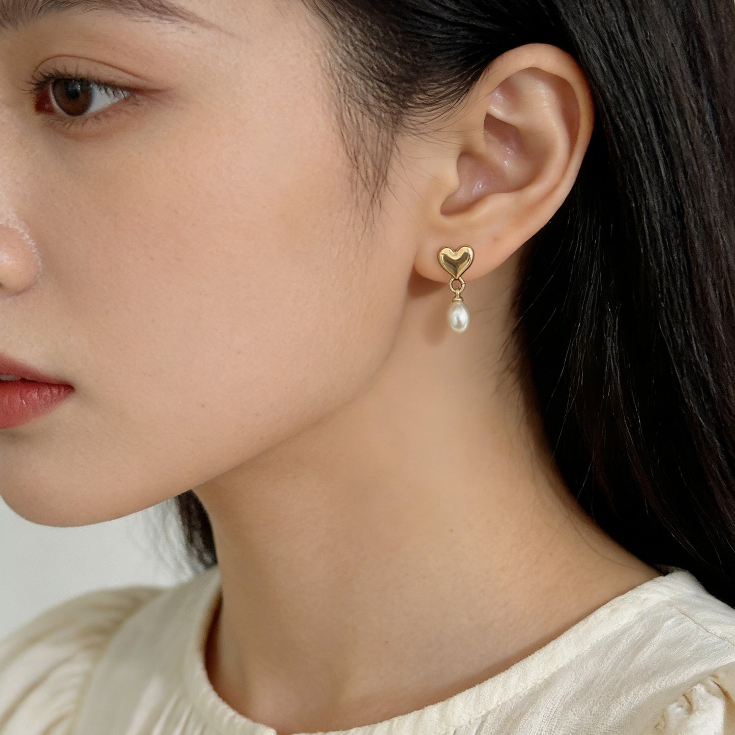 Fashionable Golden Pearl Light Luxury High Sense Simple Temperamental Middle Earrings