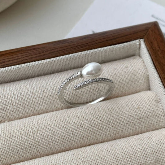 High-grade Pearl Exquisite Fashion Trend Simple Personality Style Ring