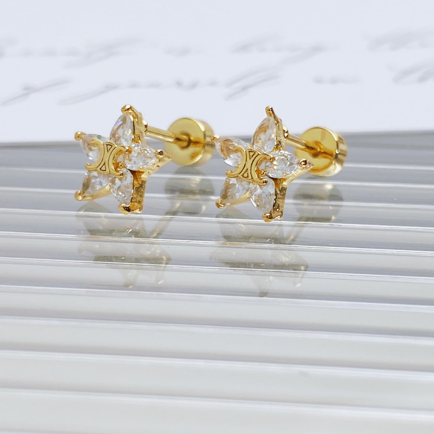 Women's Luxury Zircon Simple Geometric Titanium Steel Screw Ear Earrings