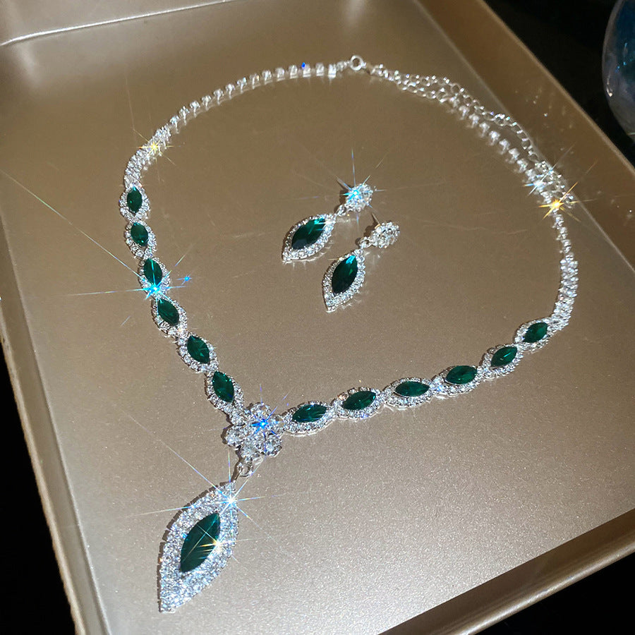 Women's Luxury Minority Clavicle Chain Palace Style Jewelry Set