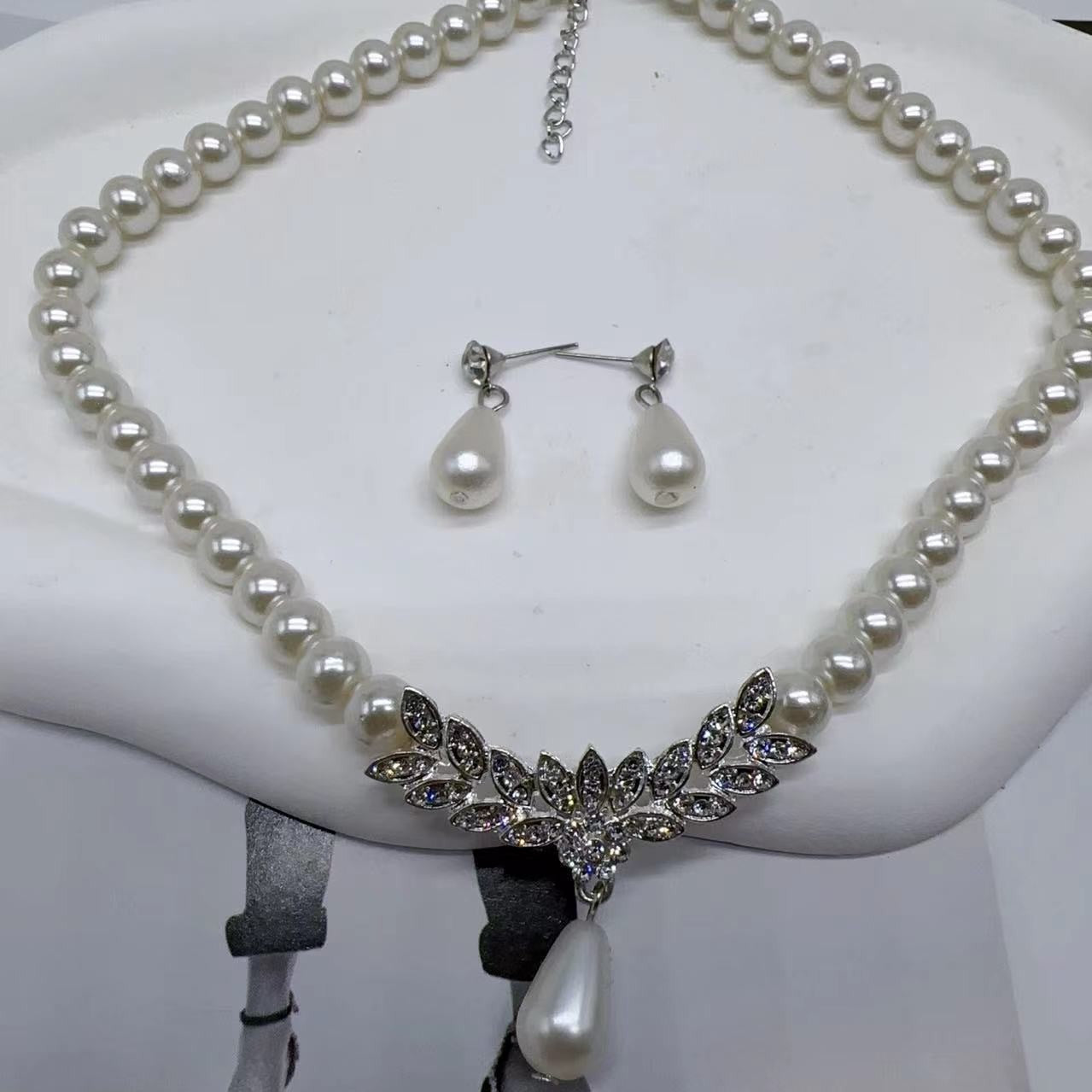 Pearl Jewelry Suit Diamond Rose Hollow Necklaces