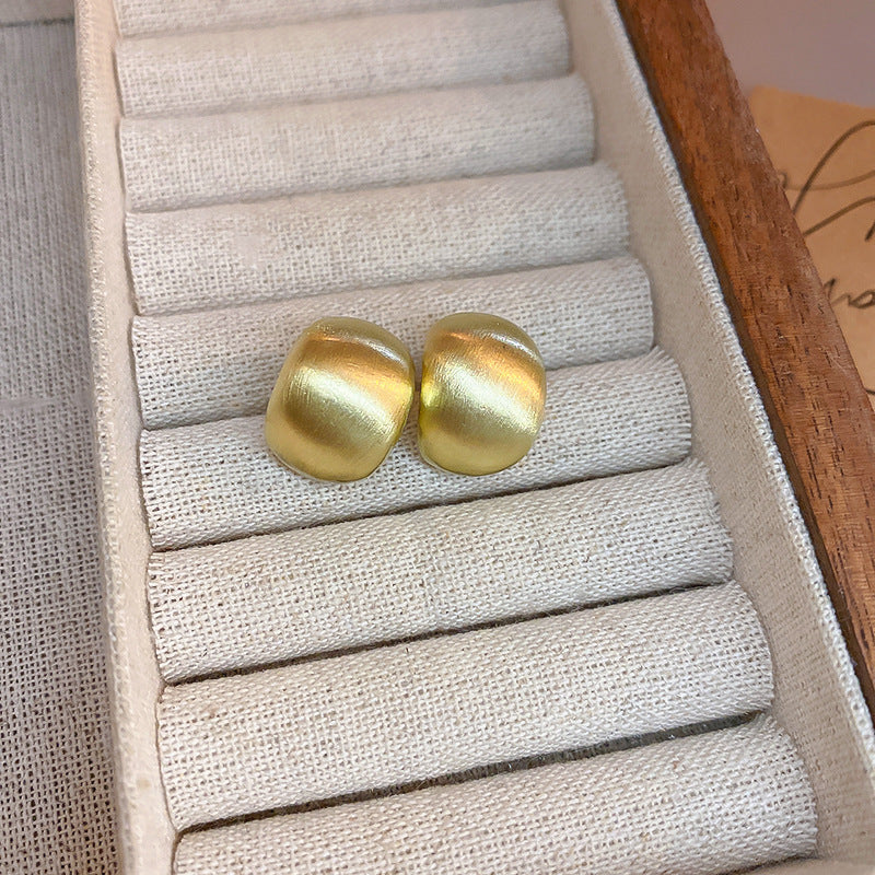 Women's Needle Metallic Pleated Round Geometric Bean-shaped Fashionable Fashion Stud Earrings
