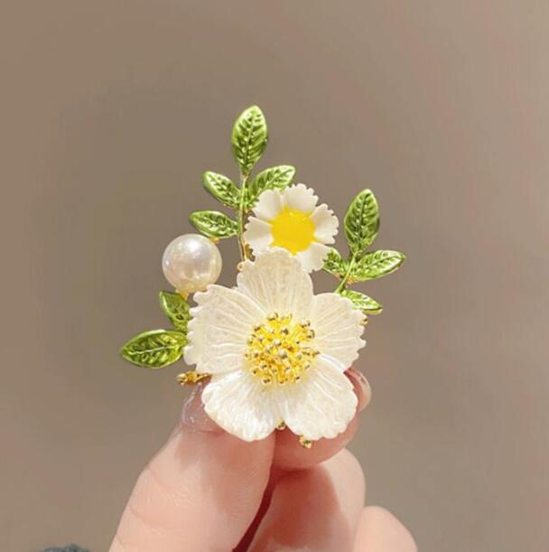 Temperament Safety Pin Add Beauty Value Light Brooches
