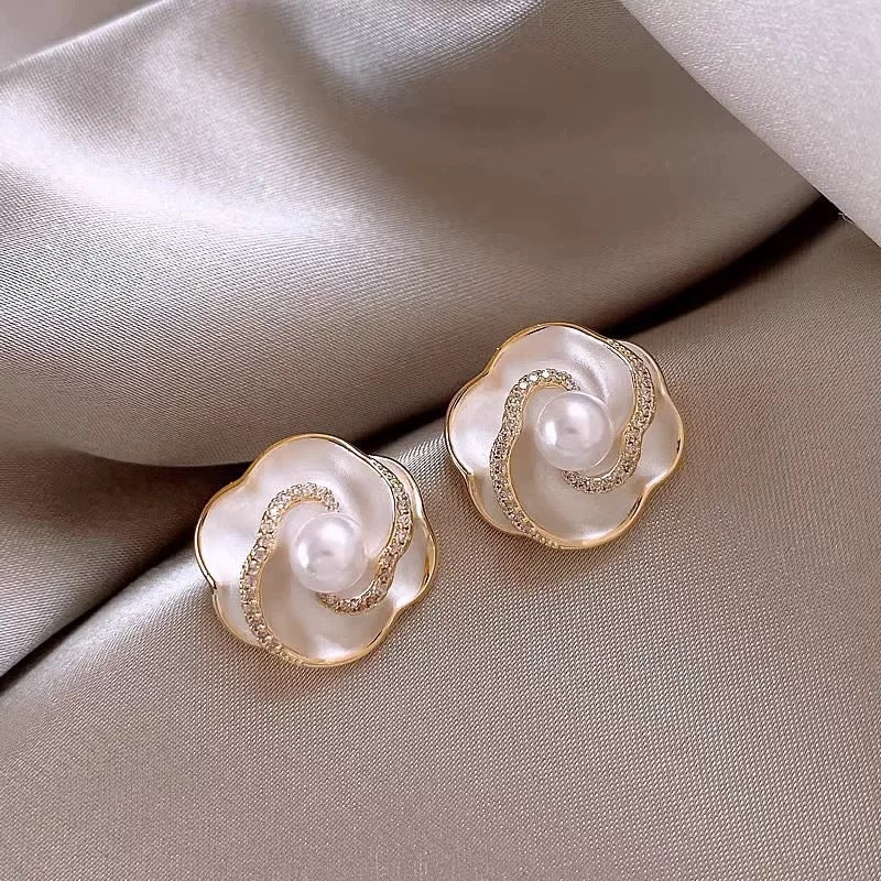 Inlaid Zircon Flower Elegant High-grade Pearl Earrings